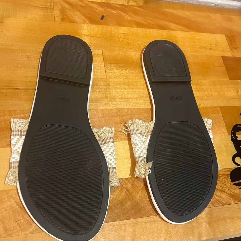 #11 Sandals - Picture 3 of 7